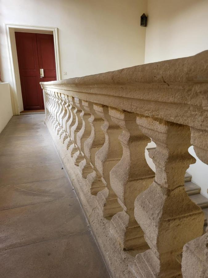 Uzes, Au Coeur Du Centre Medieval La Boussole D'Uzes, Appartement De Caractere Du XVII -Eme Siecle מראה חיצוני תמונה